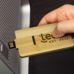 Bamboo Credit Card Flash Drive 8GB - Image 3